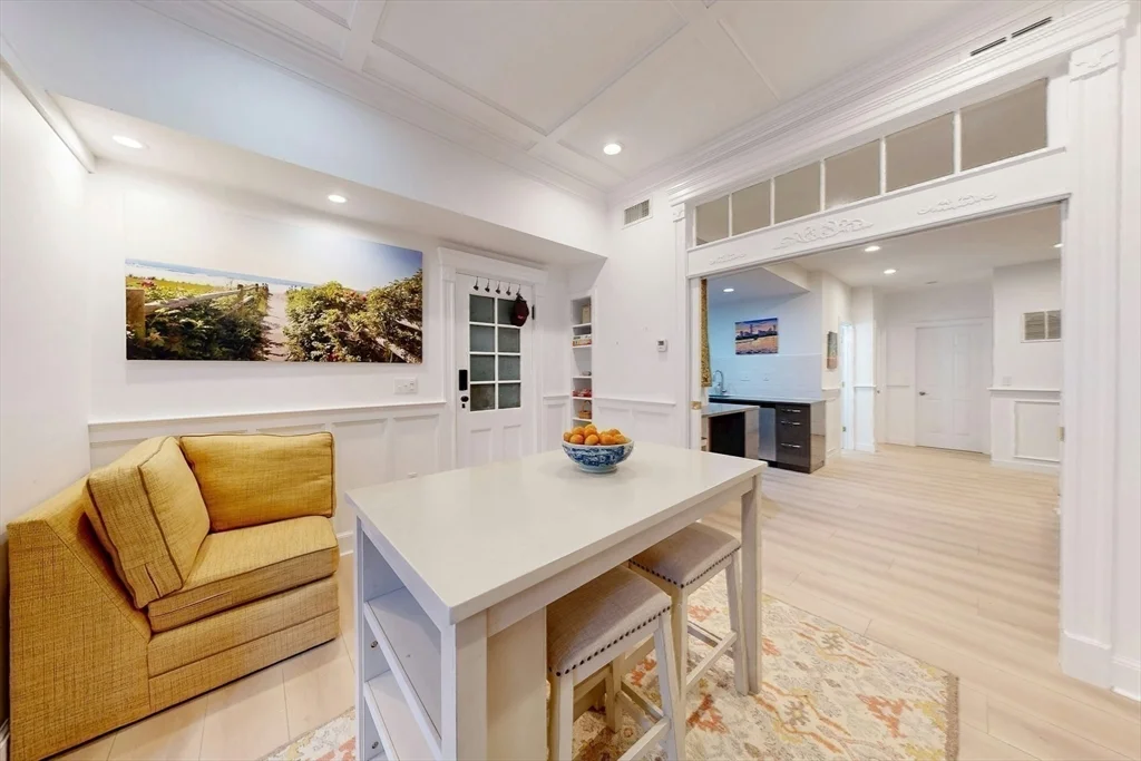 15 Garrison Rd, Brookline Hills