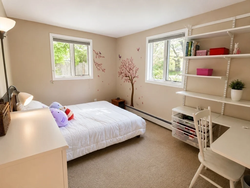 15 Leonard Rd, Framingham