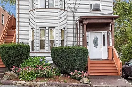 35 Maple St, South Side