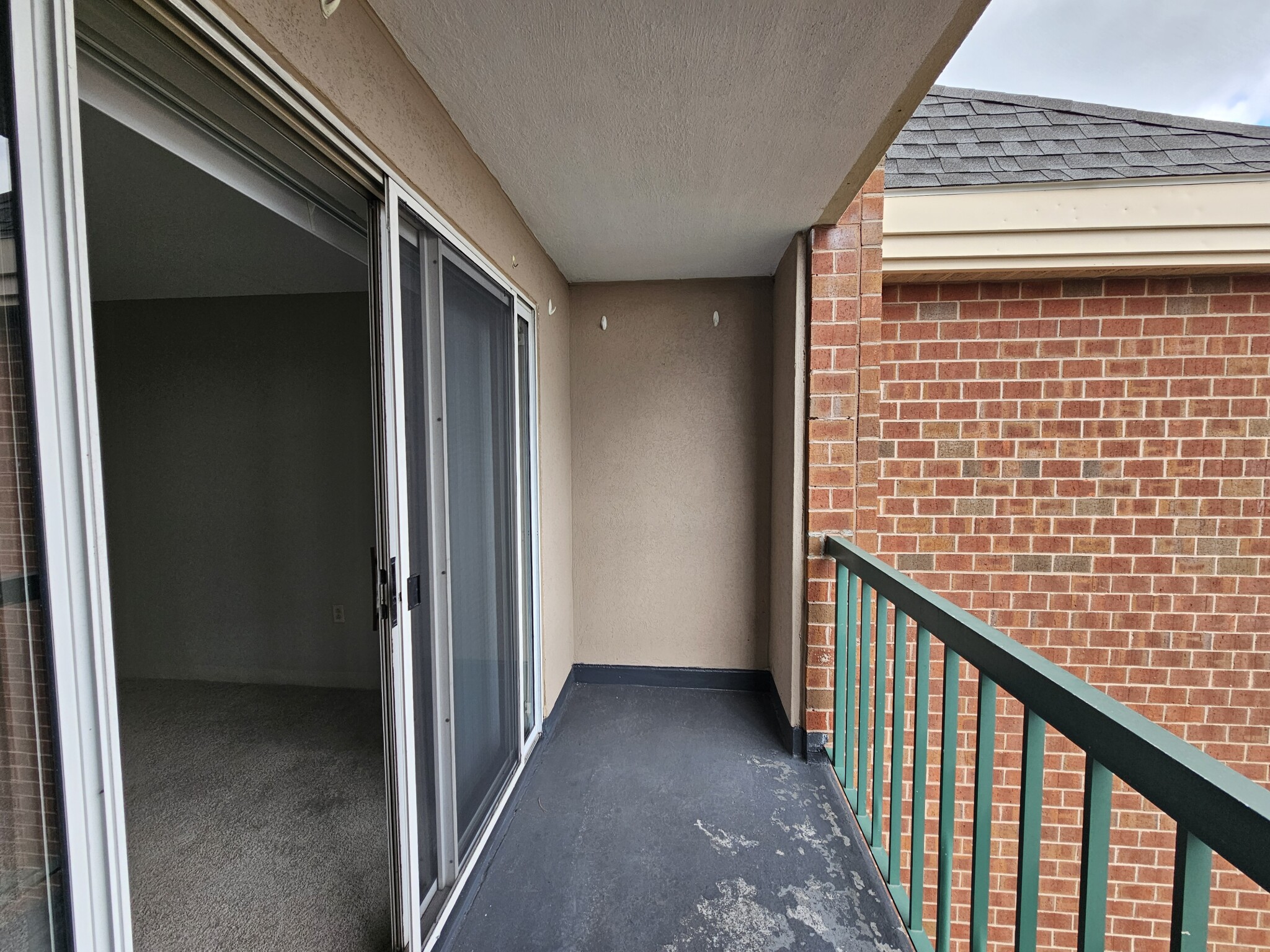 1 South Point Dr, Dorchester
