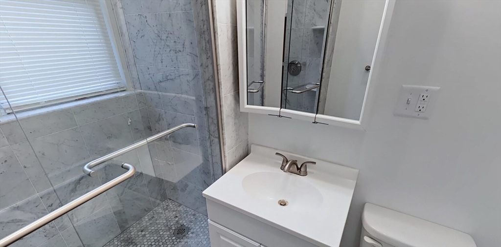 98 Queensberry St, Fenway