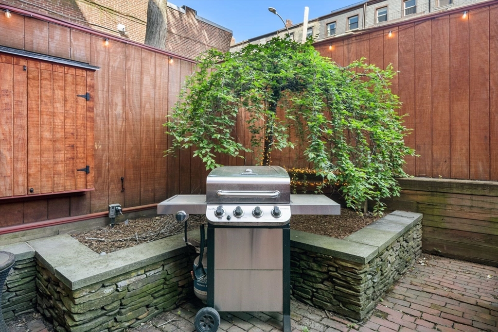 351 Marlborough St, Back Bay