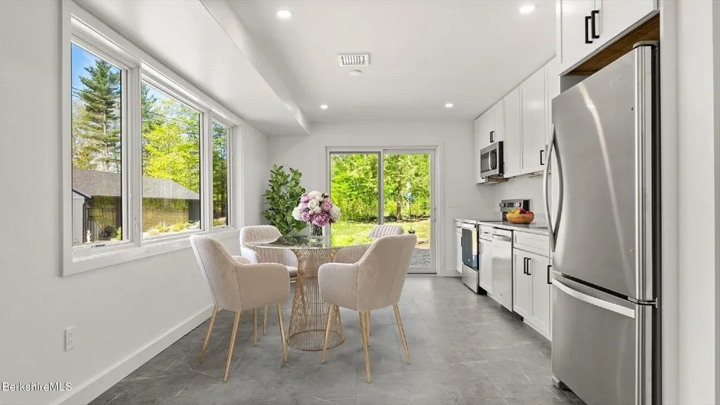 29 Chestnut Rd, Richmond