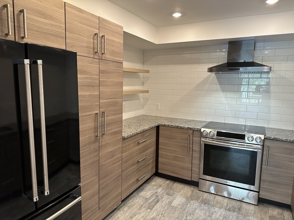 406 Paradise Rd, Swampscott