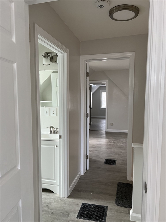 8 Sunset Rd, Wayland