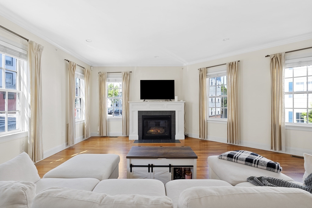 402 E 3rd St, South Boston