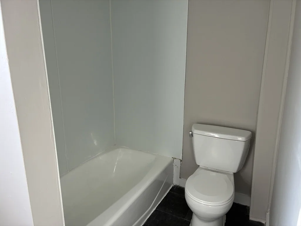 102 Pleasant St, Gloucester