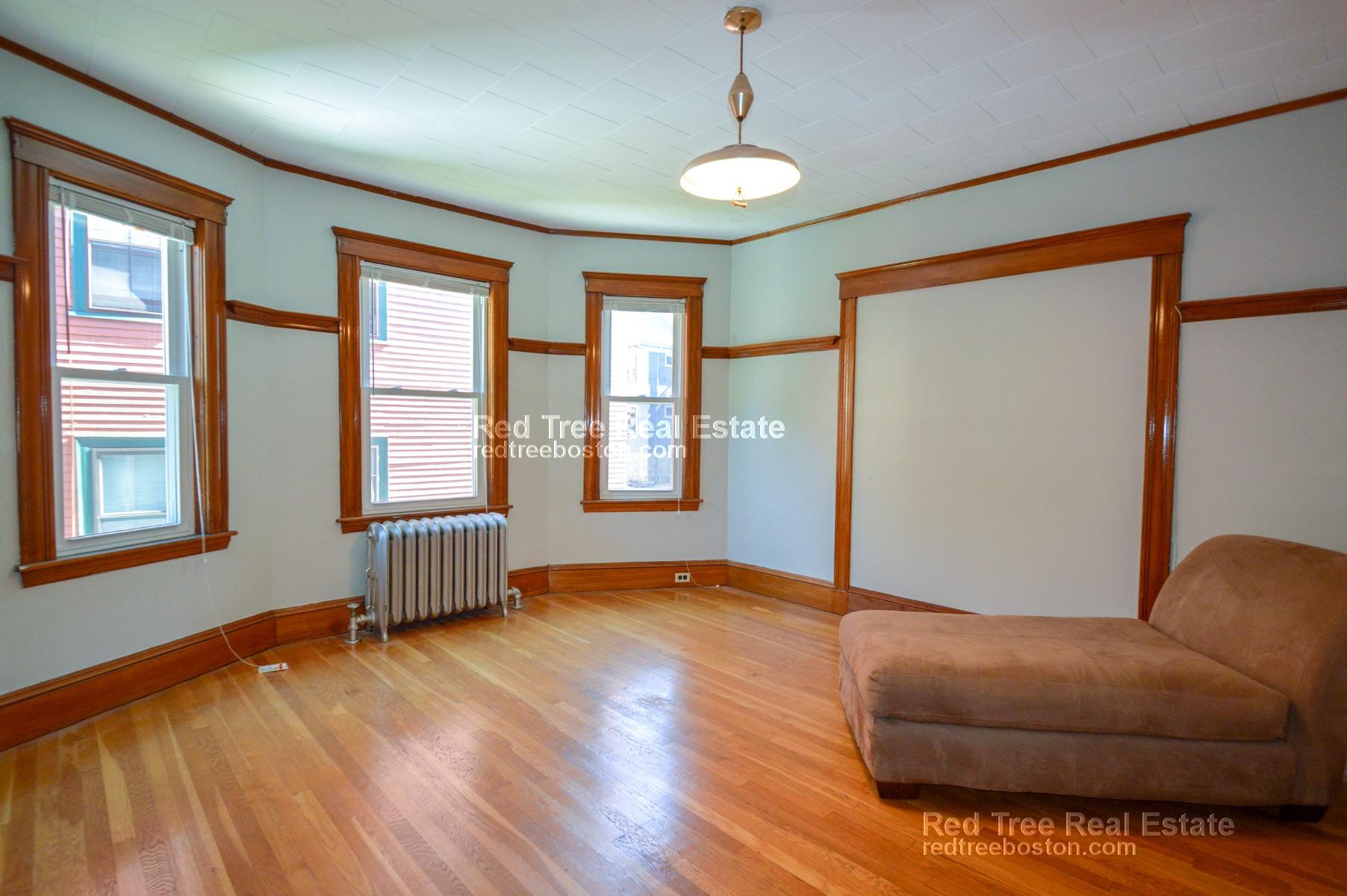 11 Parkton Rd, Jamaica Plain