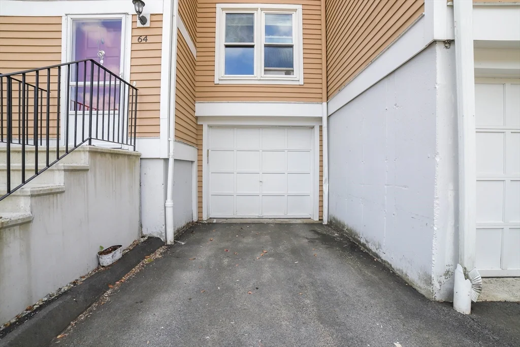 64 Camelot Dr, Tatnuck