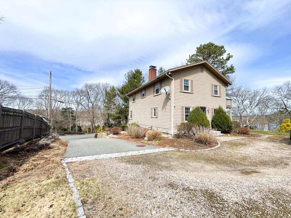 92 James Cir, Mashpee
