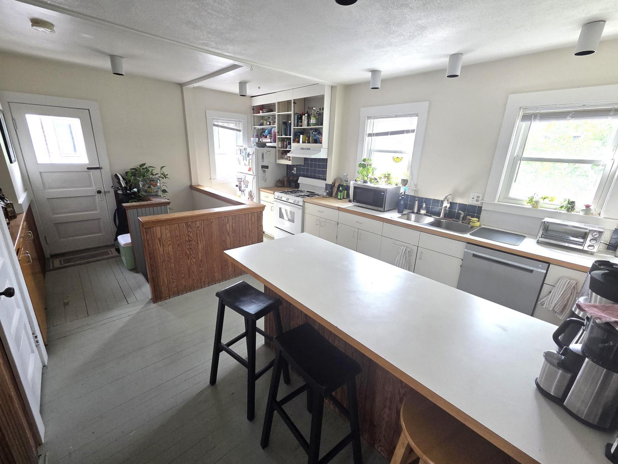 76 Lexington Ave, Powder House Square