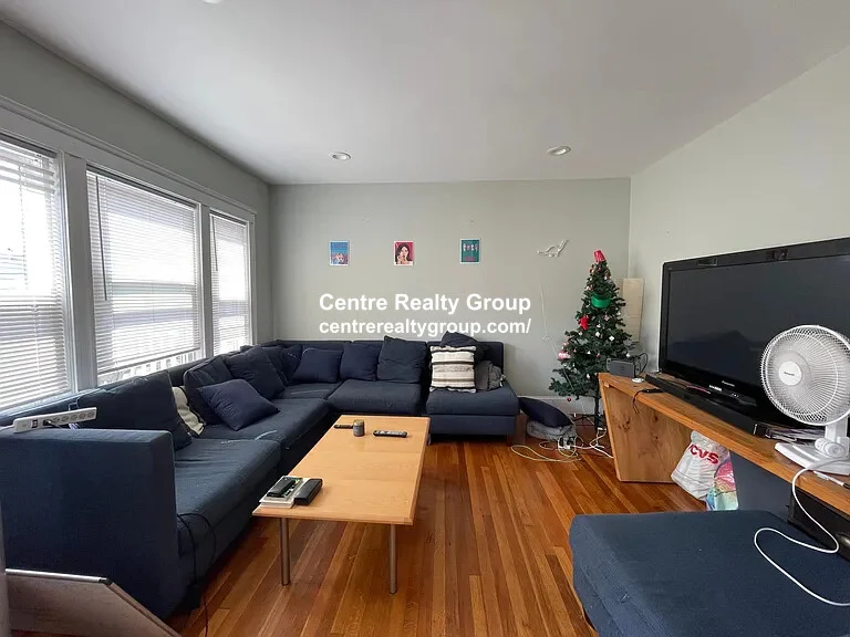 23 Berwick Rd, Tufts University