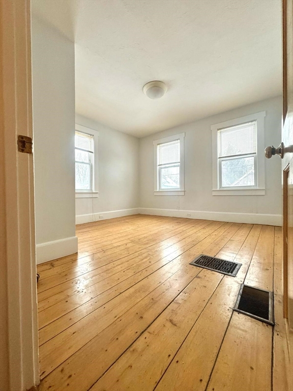 20 S Main St, Ashburnham