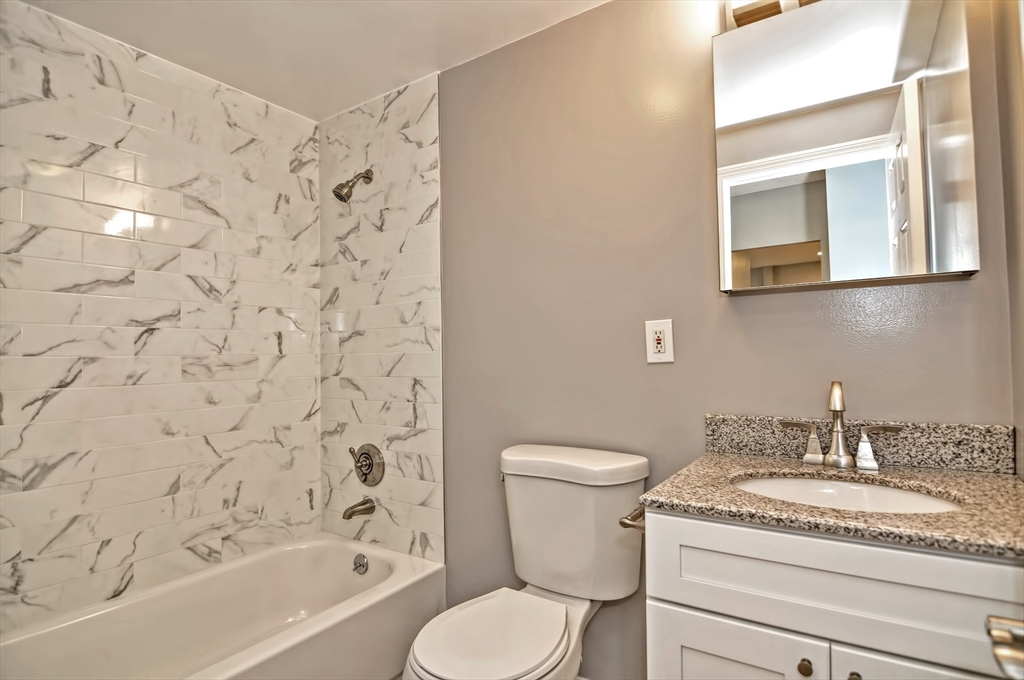 35 Lake Shore Ct, Brighton