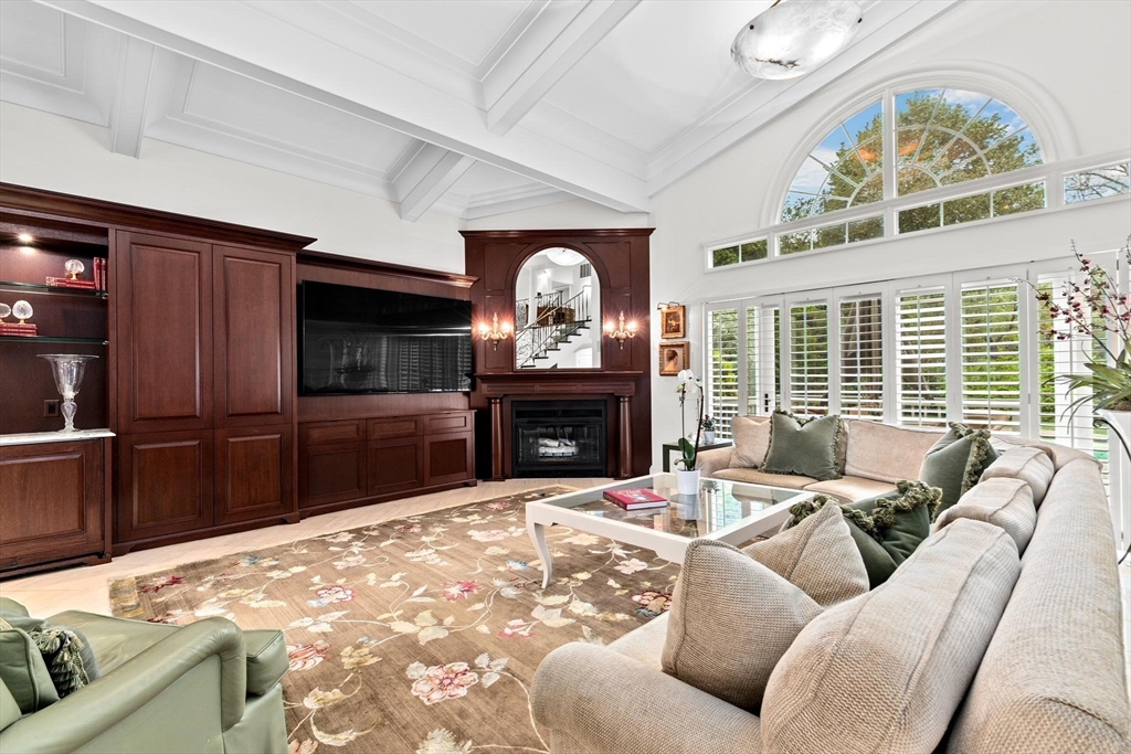 25 Laurus Ln, Newton