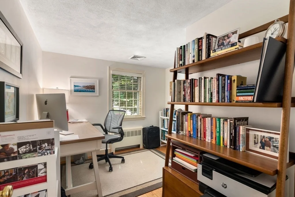 11 Nantucket Rd, Wellesley