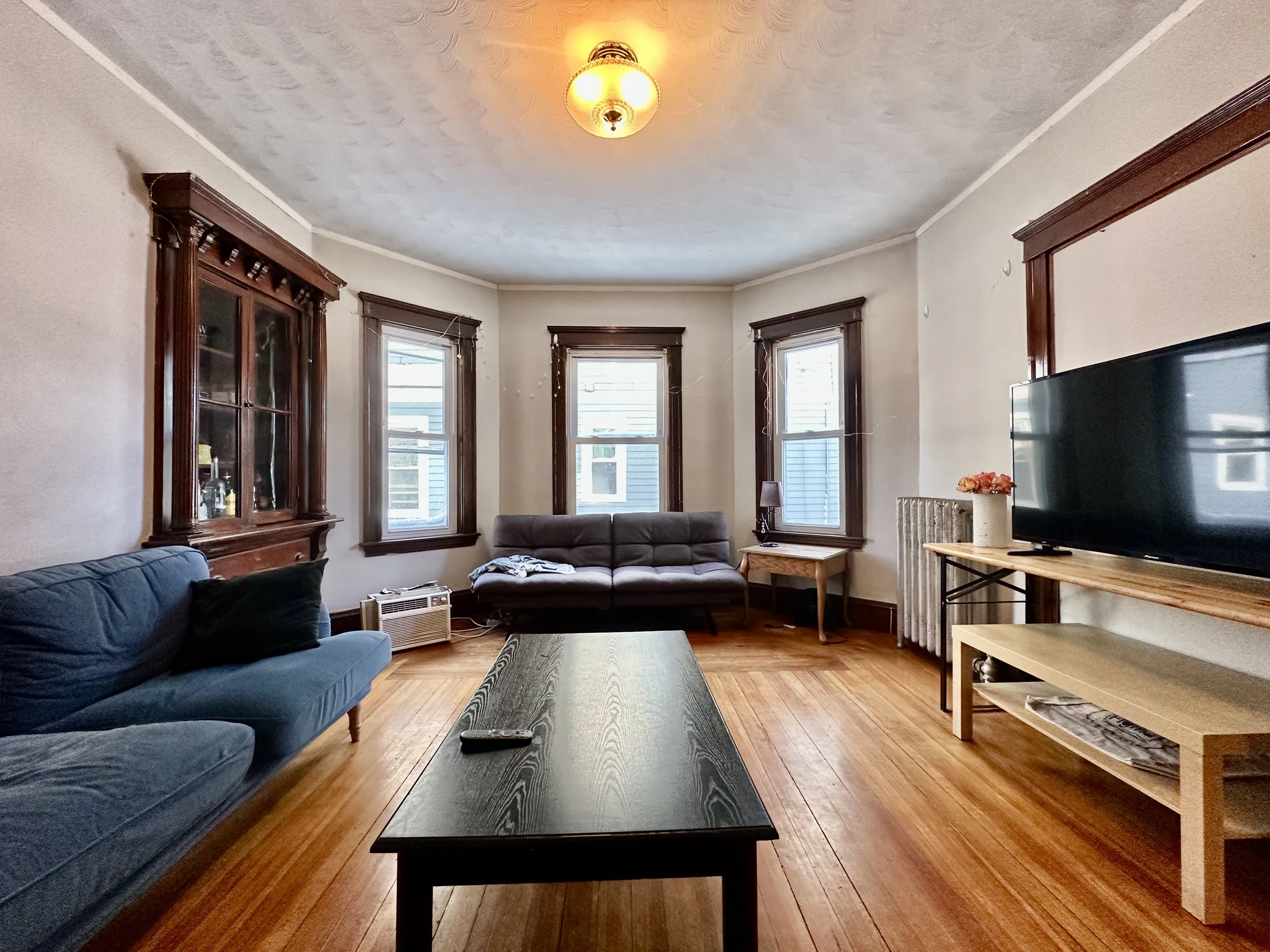 183 College Ave, Tufts