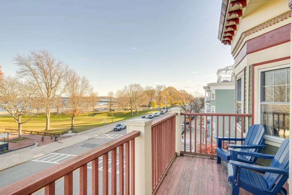 41 Farragut Rd, South Boston