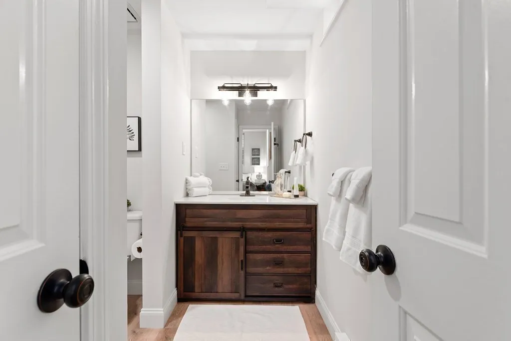 65 Glen Rd, Brookline Village