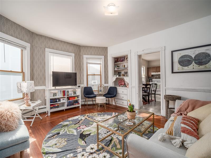 318 Beacon St, Ward Two