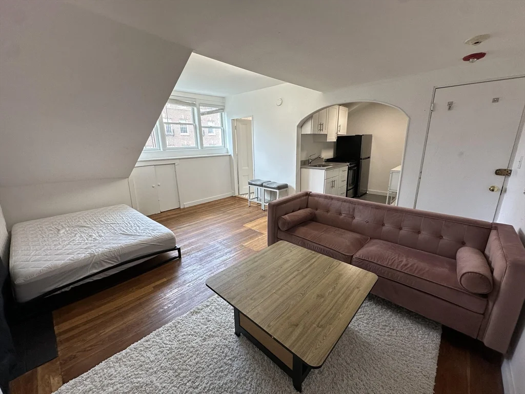 109 Charles St, Beacon Hill