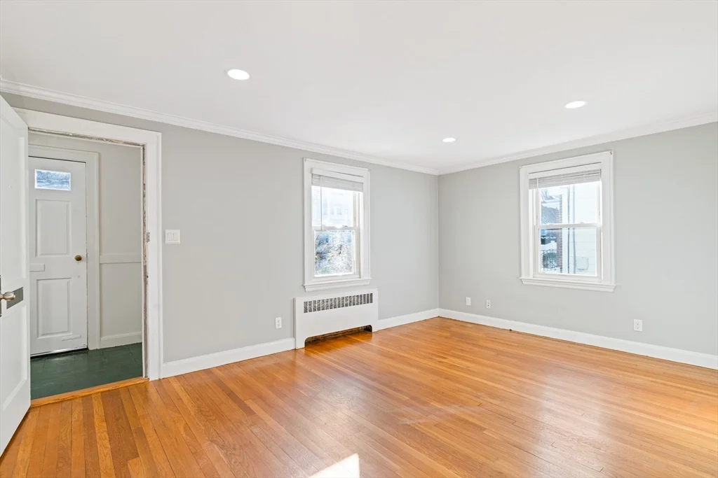 126 Washington Ave, Waltham