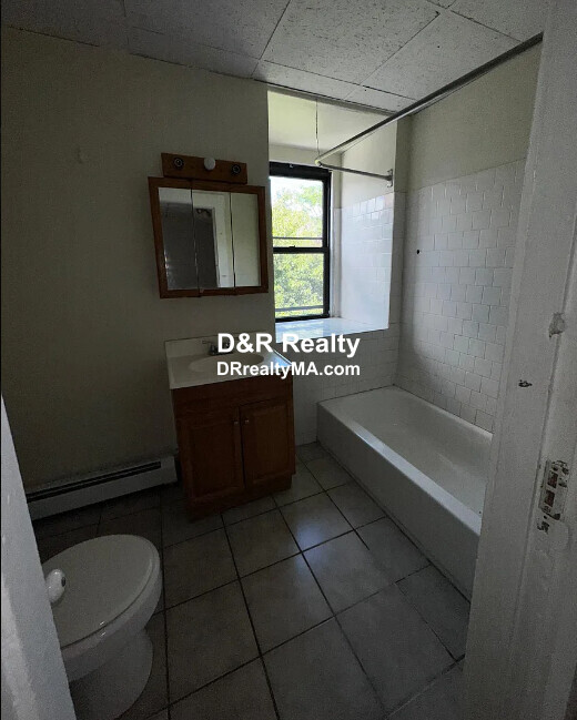 179 1/2 Harvard St, The Port