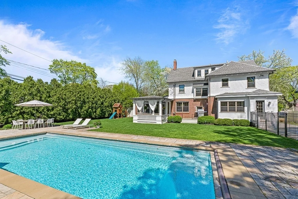 54 Wedgemere Ave, Wedgemere