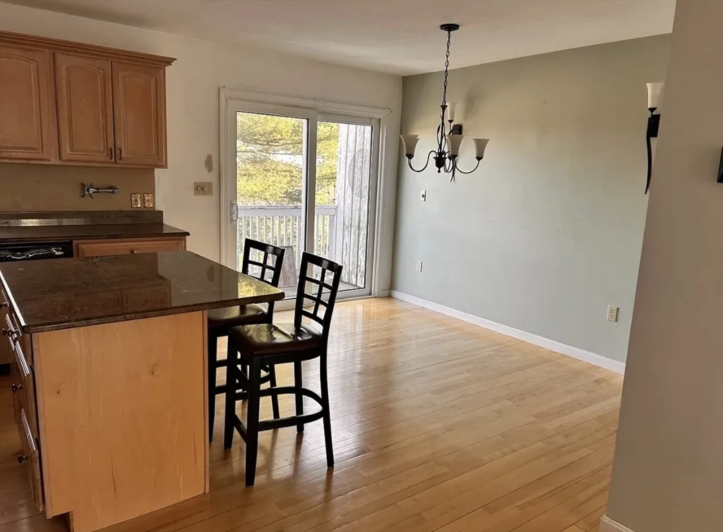 8 Gates Rd, Worcester