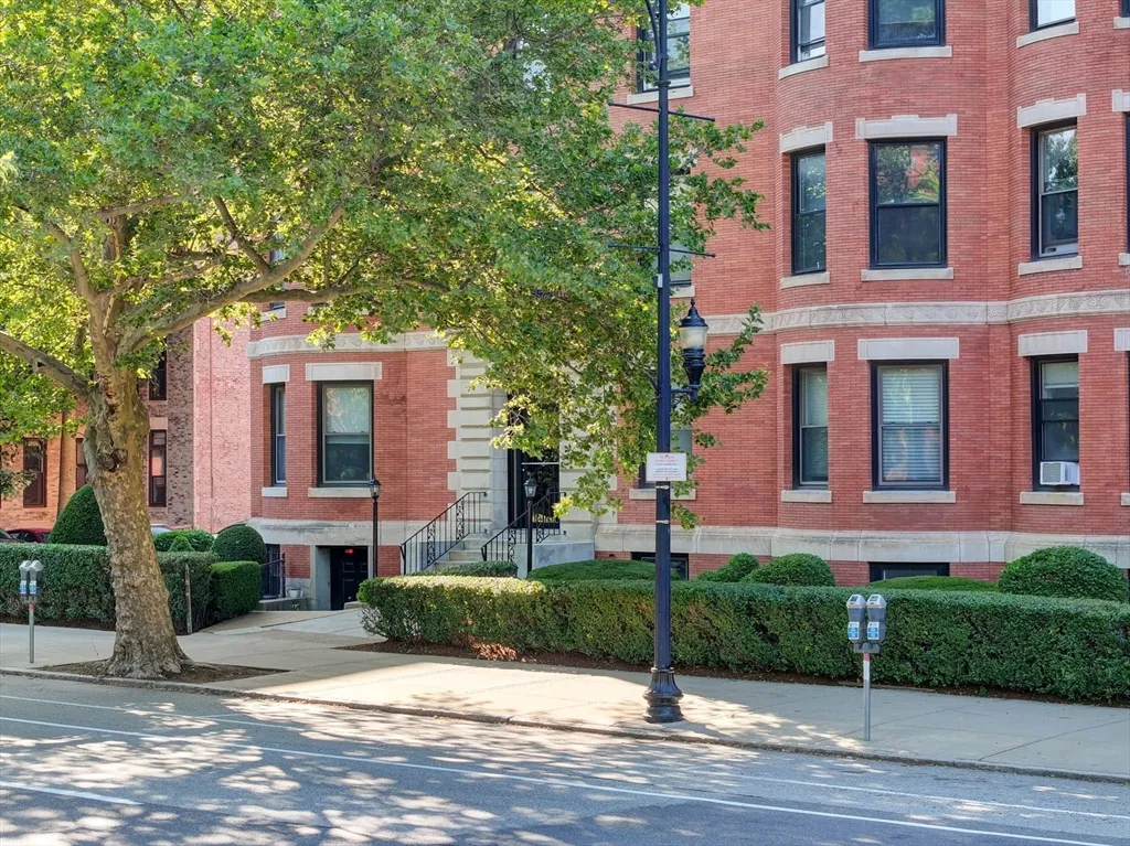 1064 Beacon St, Longwood