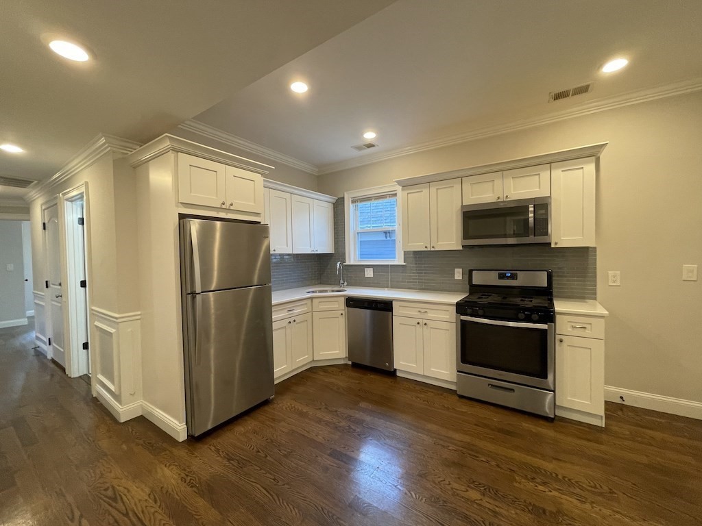 9 Cornwall St, Jamaica Plain