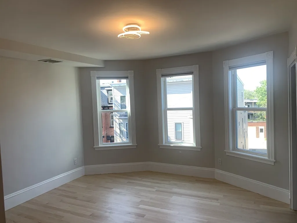 873 East 4th St, South Boston