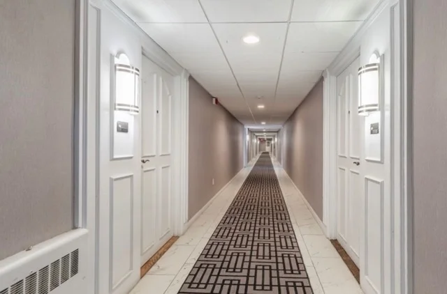 2 Hammond Pond Pkwa, Chestnut Hill