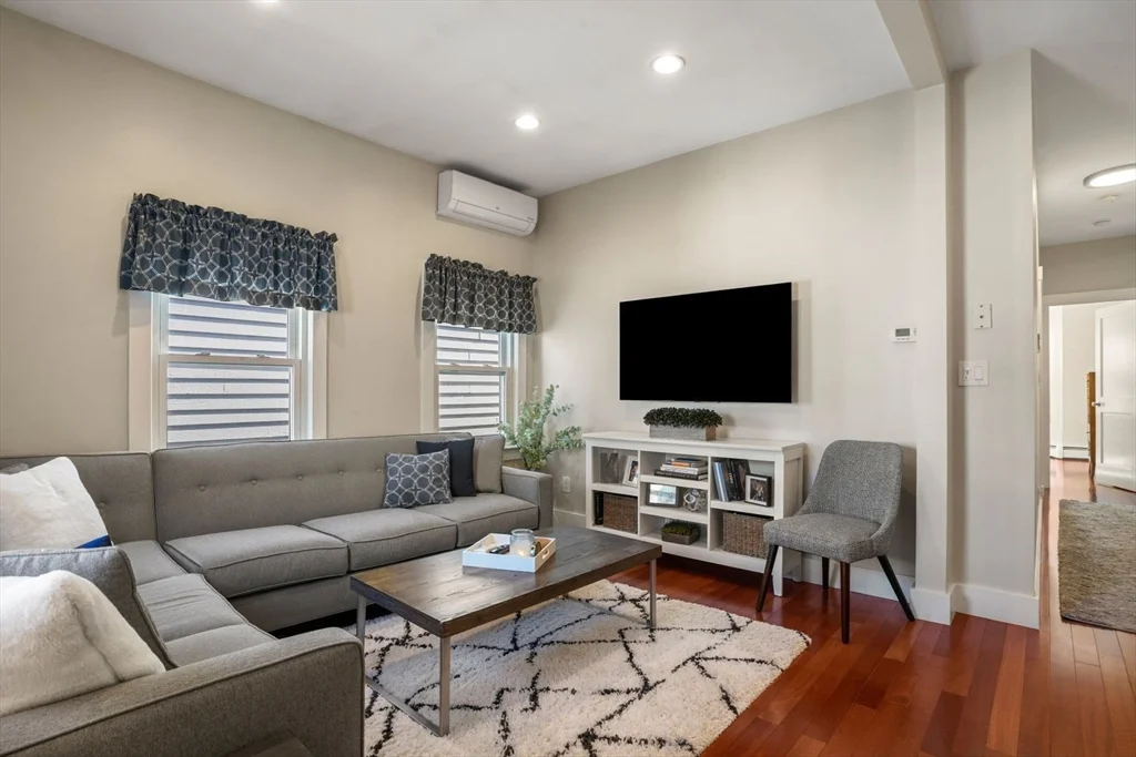 596 E 2nd St, South Boston