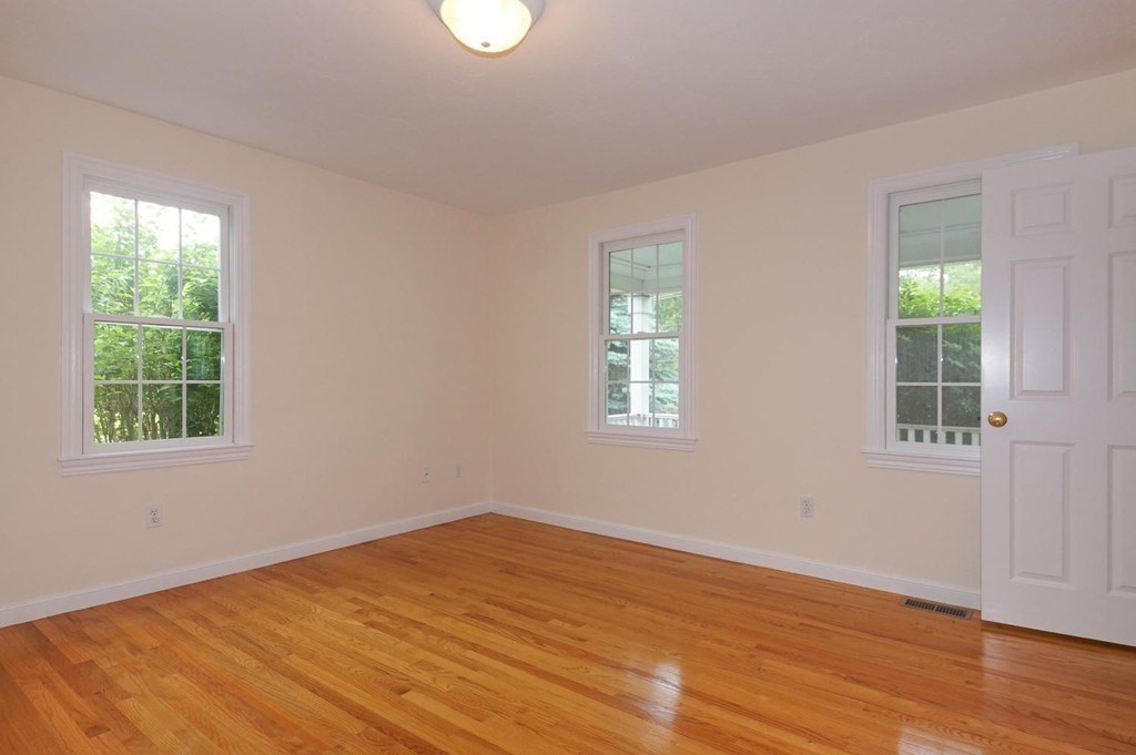 50 Fisher Rd, Southborough