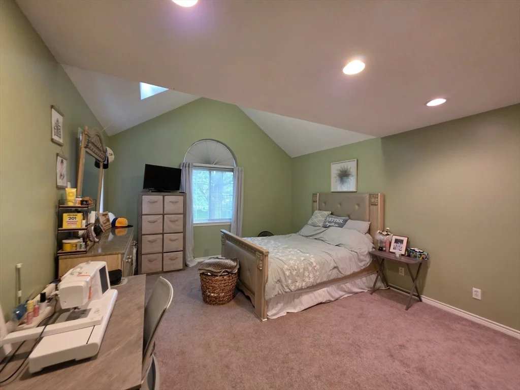104 Johnson Rd, Chicopee