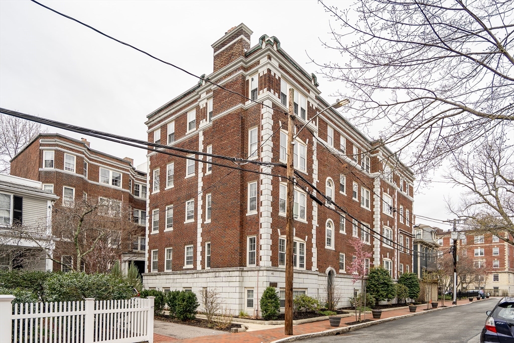 41 Bowdoin St, Neighborhood Nine