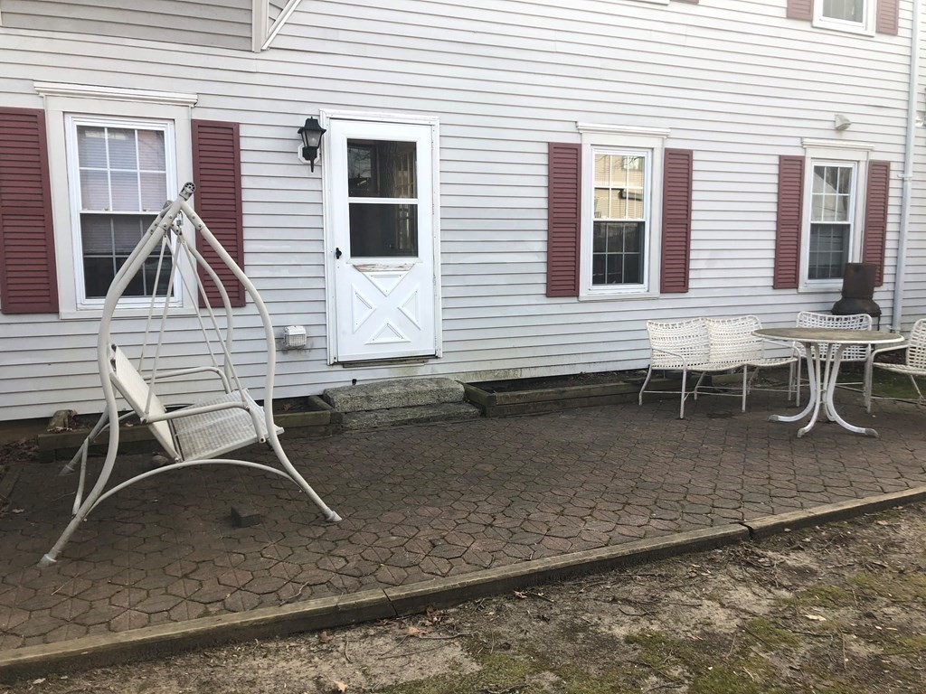 44 Hayden Rowe, Hopkinton