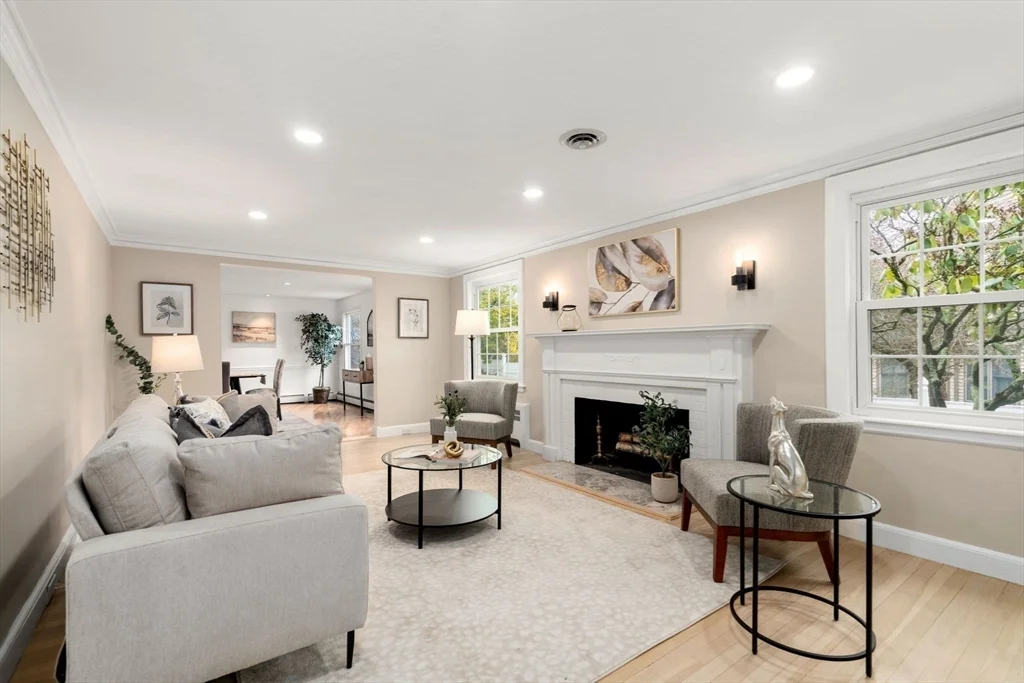 850 Dedham St, Newton