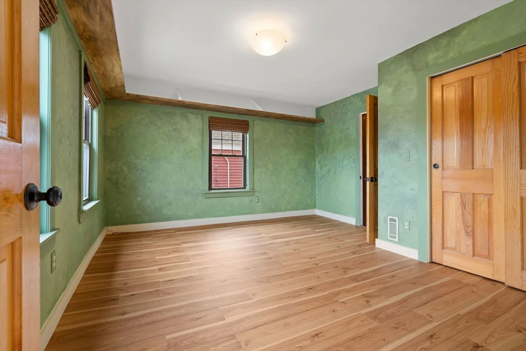 35 Merrimac, Amesbury