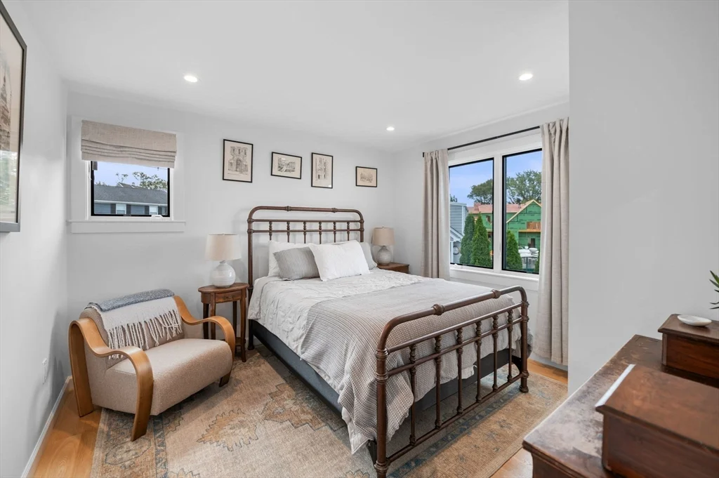 99 Naugus Ave, Marblehead