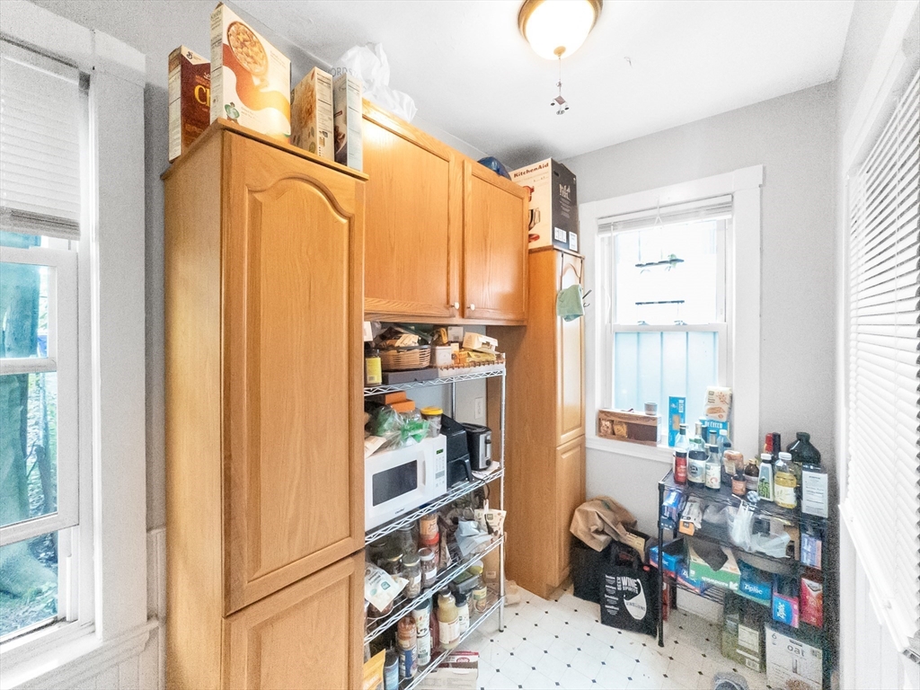 8 Parkton Rd, Jamaica Plain