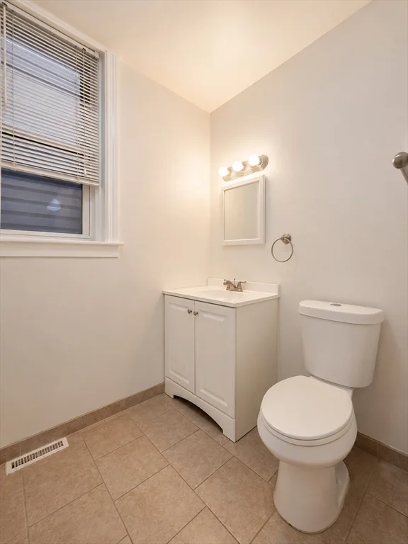 128 Shawmut St, Chelsea