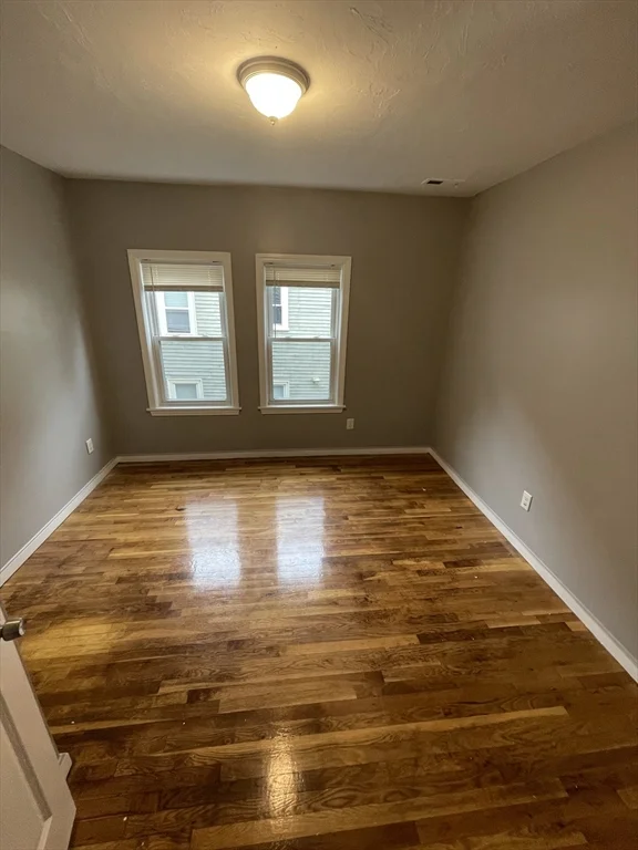 321 Wood Ave, Hyde Park