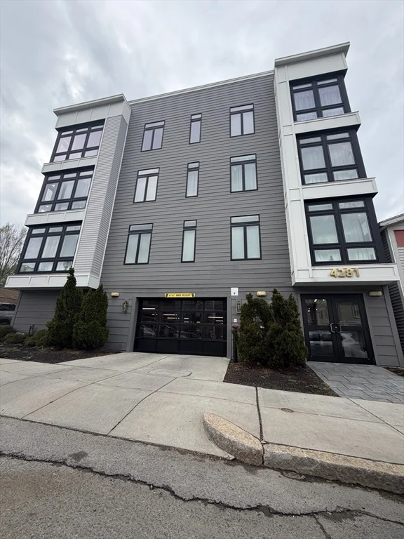 4281 Washington St, Roslindale