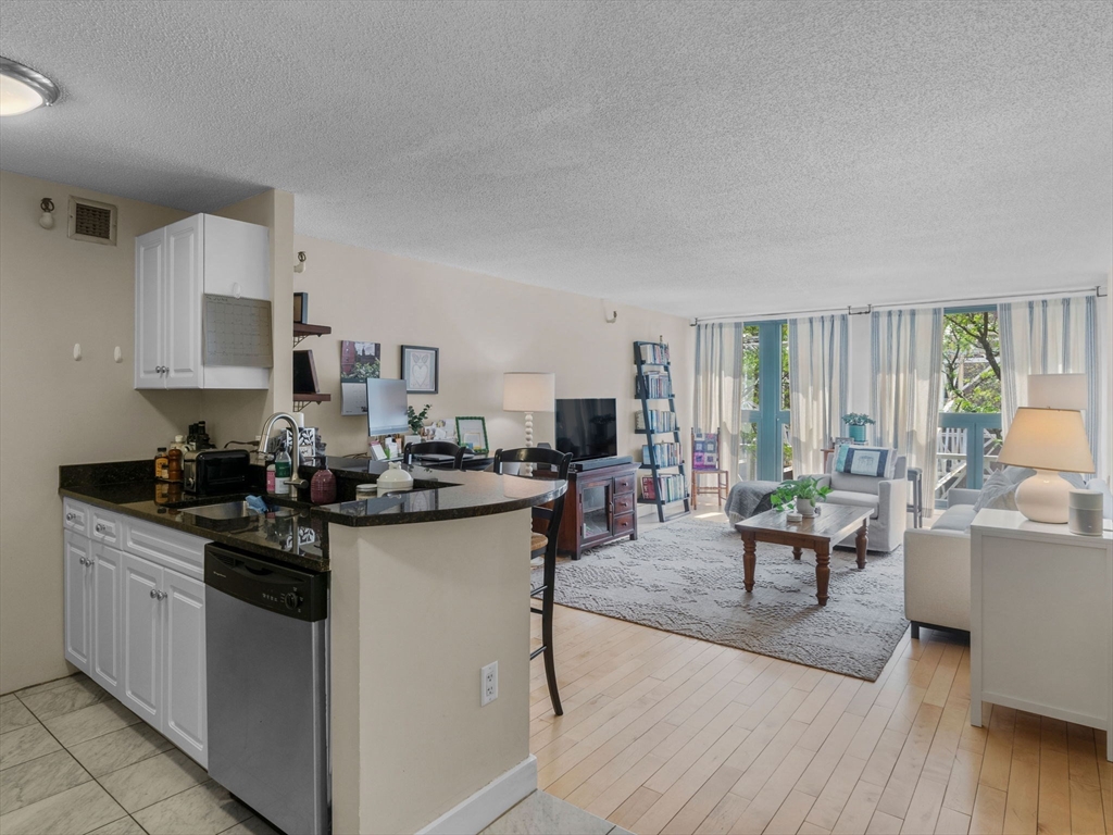 42 8th St, Charlestown