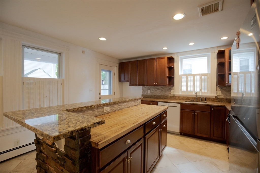 115 Taylor St, Waltham