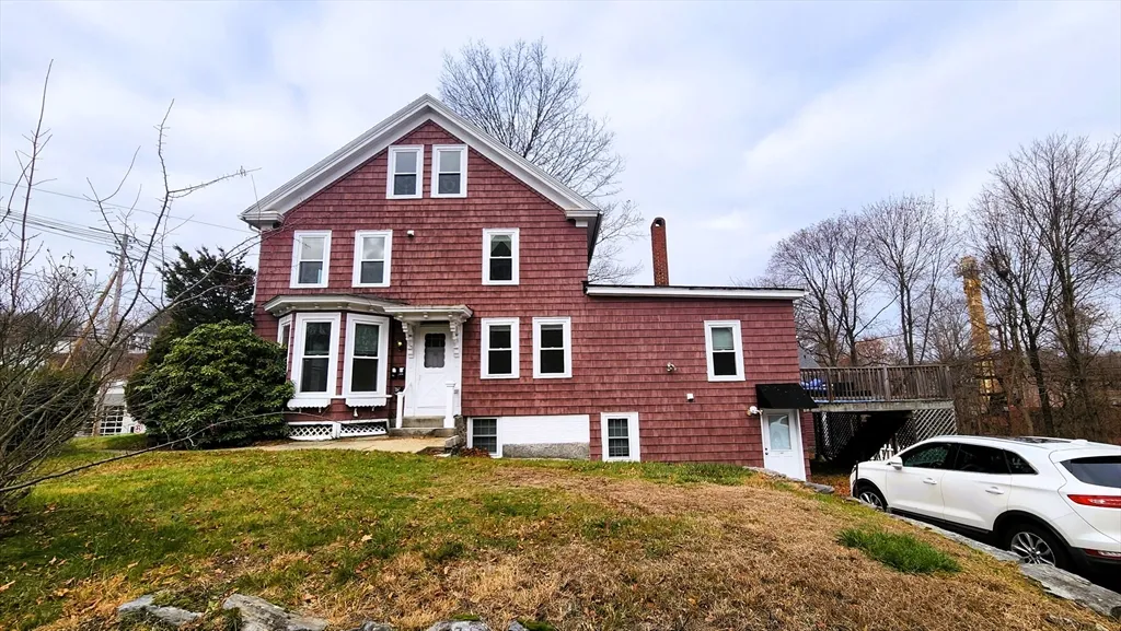 42 South Main St, Uxbridge
