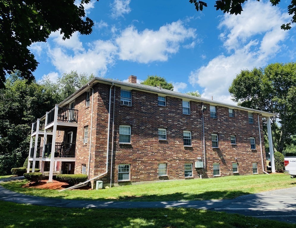 12 Walker Rd, North Andover