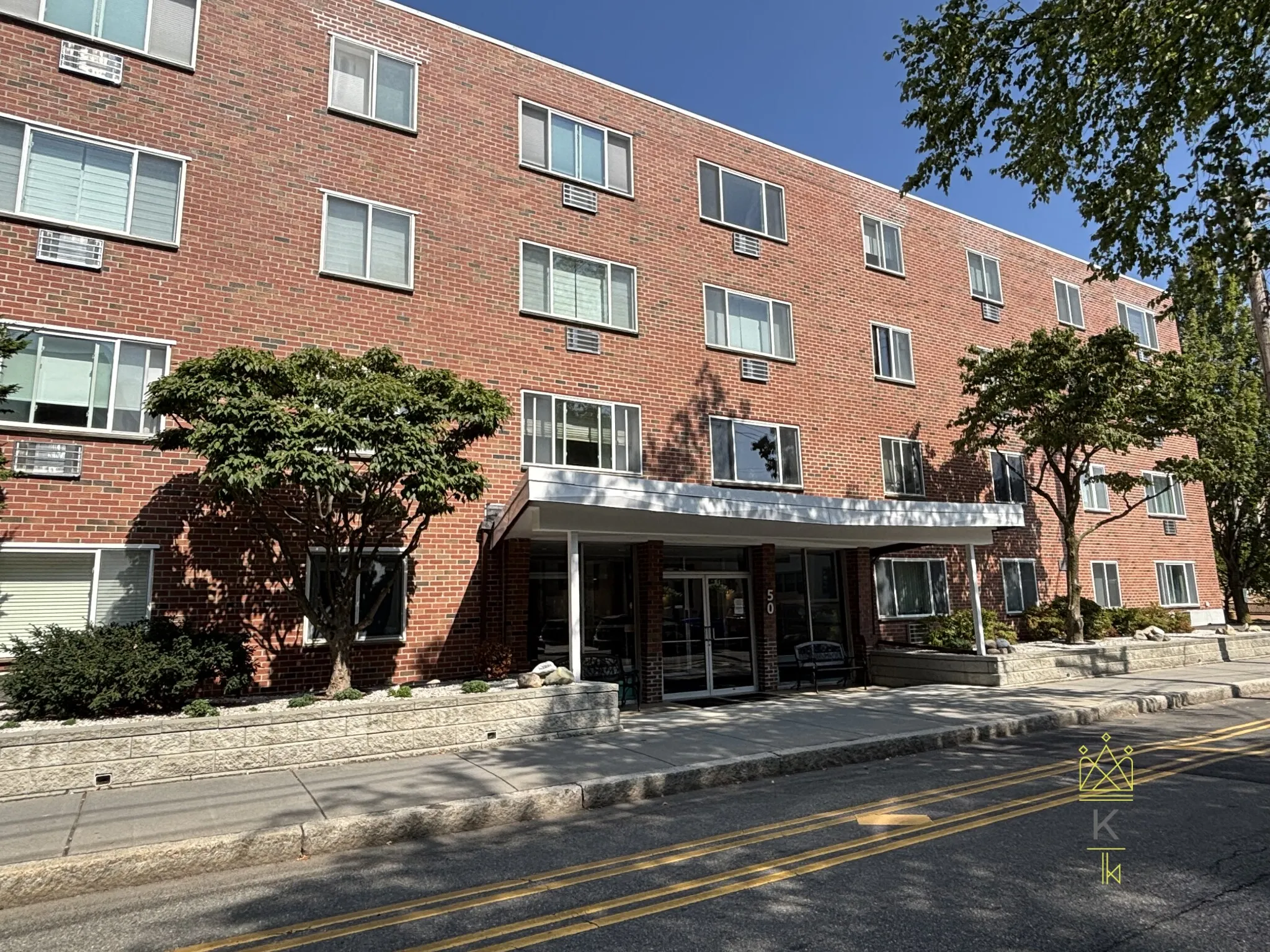 50 Green St, North Brookline